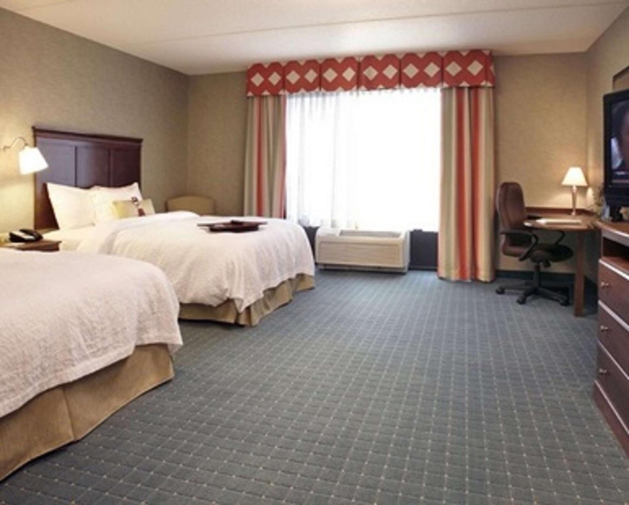 Hampton Inn&suites Polaris Hotel 3*