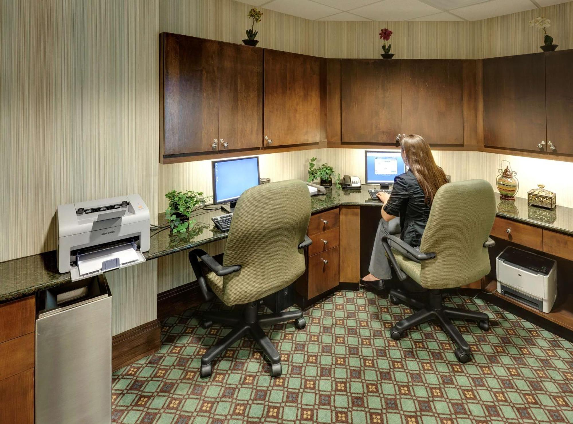 Hampton Inn&suites Polaris 3*