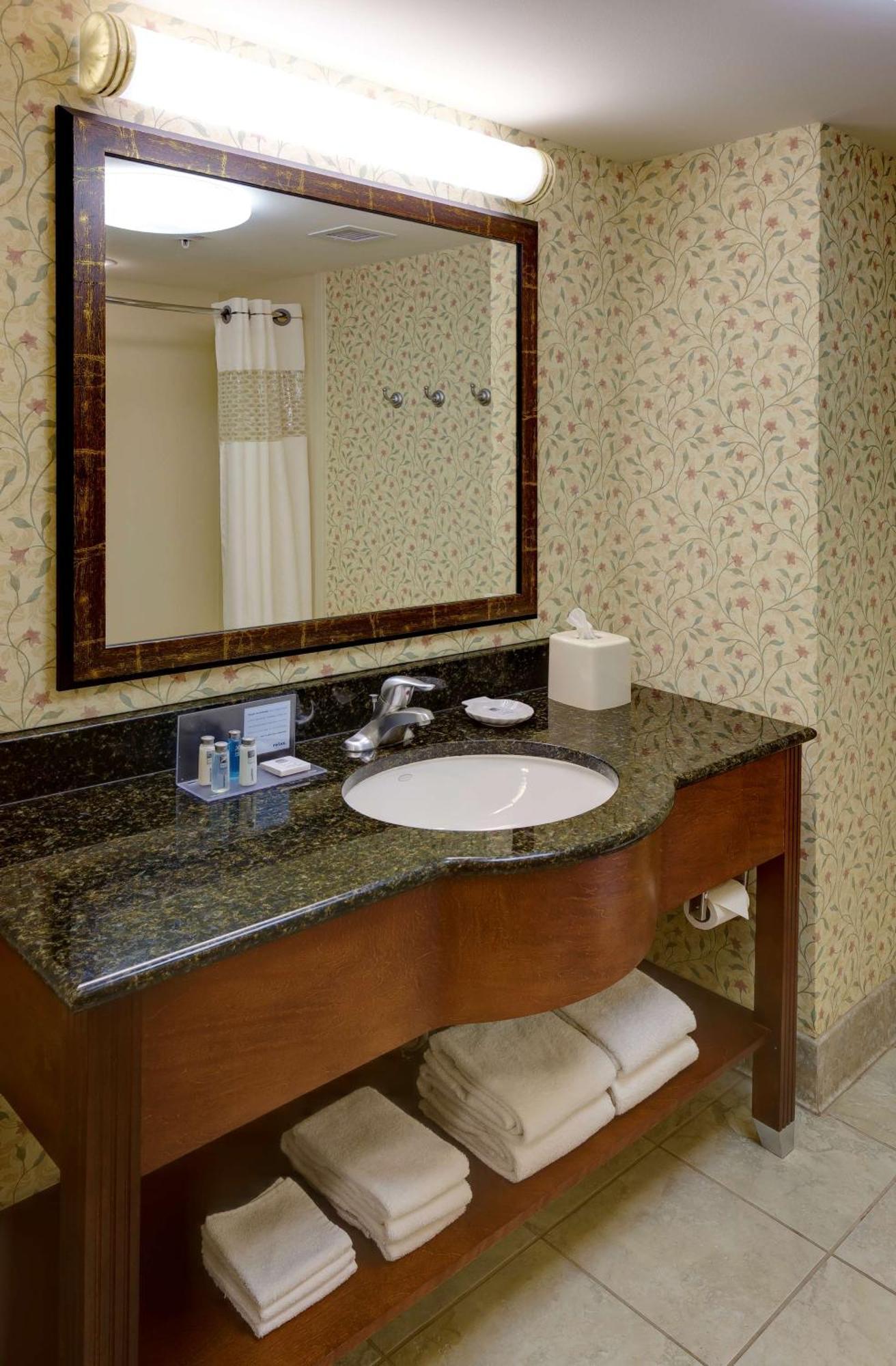Hampton Inn&suites Polaris 3*