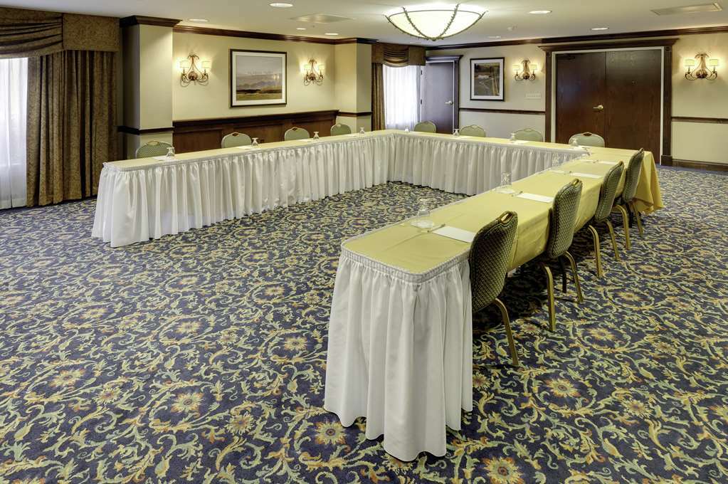 Hampton Inn&suites Polaris Hotel 3*